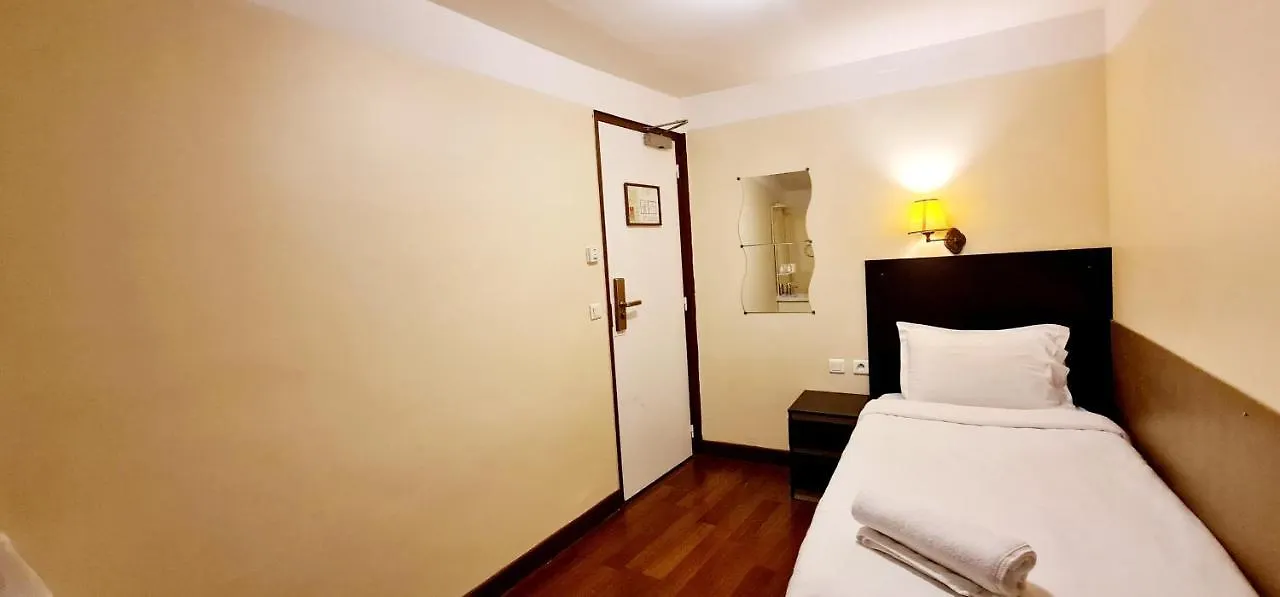 Hotel De France 18 Parigi