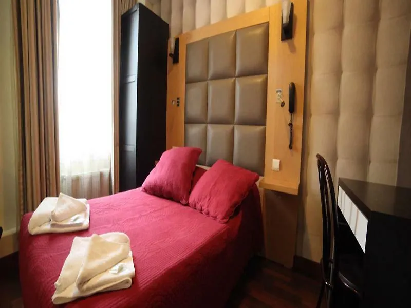 Hotel De France 18 *